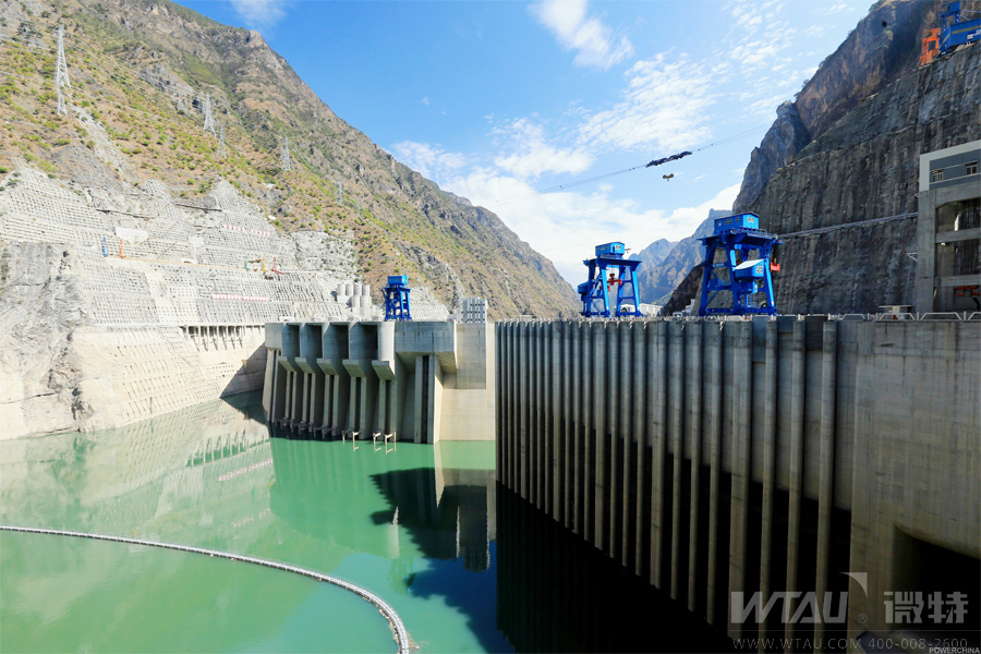 進水口門機全景