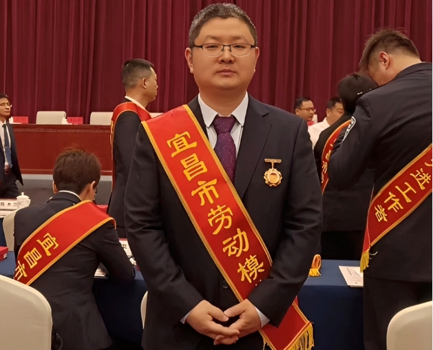 祝賀！微特工程師張艷波榮獲宜昌市“勞動(dòng)模范”稱號(hào)